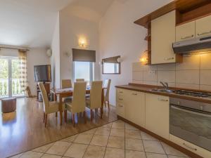 Kuchyň nebo kuchyňský kout v ubytování Apartments BARBARA 2