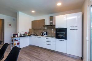 Kuchyň nebo kuchyňský kout v ubytování House Villa Ivona
