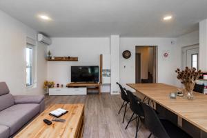 TV a/nebo společenská místnost v ubytování House Villa Ivona