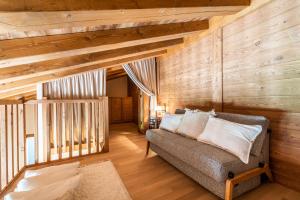 Tempat tidur dalam kamar di Apartment Celosia Chamonix - by EMERALD STAY