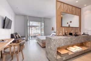 TV a/nebo společenská místnost v ubytování Elia Mykonos Resort