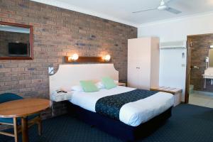 Travellers Rest Motor Inn Swan Hill客房内的一张或多张床位