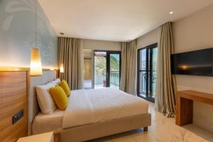 HUMA Kotor Bay Hotel and Villas客房内的一张或多张床位