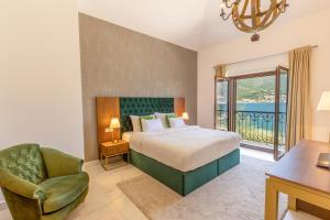 Postel nebo postele na pokoji v ubytování HUMA Kotor Bay Hotel and Villas + 37 fotografií