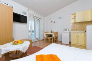 Kuchyňa alebo kuchynka v ubytovaní Apartment Smiljana