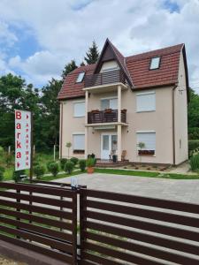 Budova, kde se apartmán nachází + 7 fotografií