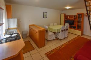 Kuchyň nebo kuchyňský kout v ubytování Apartments Kalista