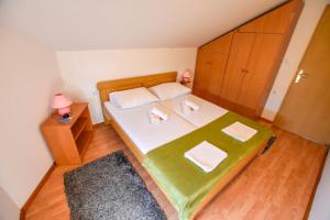 Postel nebo postele na pokoji v ubytování Apartments Kalista