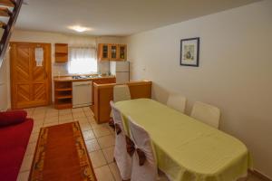 Kuchyň nebo kuchyňský kout v ubytování Apartments Kalista