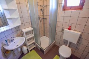 Koupelna v ubytování Apartments Kalista