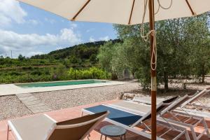Bazén v ubytovaní Masia Spa Can Pascol Casa Ecologica alebo v jeho blízkosti
