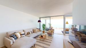 Część wypoczynkowa w obiekcie Stupa Hills IV F33G - Superb Sea View Apartment