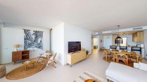 Kuchnia lub aneks kuchenny w obiekcie Stupa Hills IV F33G - Superb Sea View Apartment