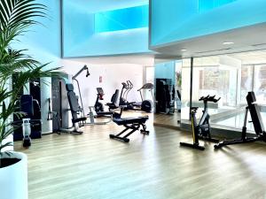 Centrum fitness w obiekcie Stupa Hills IV F33G - Superb Sea View Apartment