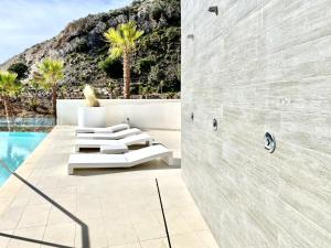 Basen w obiekcie Stupa Hills IV F33G - Superb Sea View Apartment lub w pobliżu