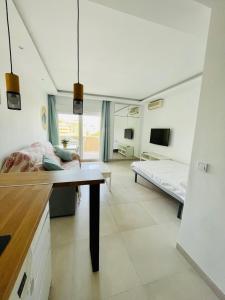 Postel nebo postele na pokoji v ubytování Benal Beach Benalmadena Apartamento