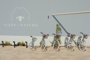 Катание на велосипеде по территории Sleep & Nature Hotel или окрестностям