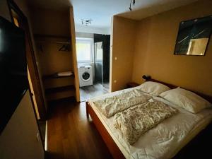 A bed or beds in a room at Happy Home Apartman