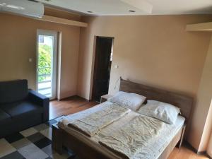 A bed or beds in a room at Happy Home Apartman