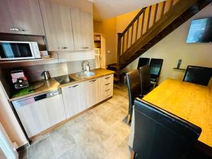 A kitchen or kitchenette at Happy Home Apartman