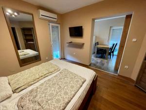 A bed or beds in a room at Happy Home Apartman