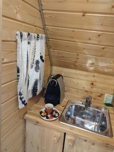 Fotografie z fotogalerie ubytování Cabane Insolite Magique & Spa Privatif Camping Canal de Nantes à Brest v destinaci Guenrouet