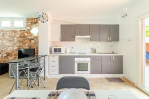A kitchen or kitchenette at Flatguest Costa Golf II