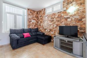 A television and/or entertainment centre at Flatguest Costa Golf II