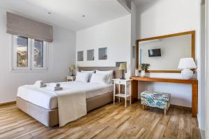 Ένα ή περισσότερα κρεβάτια σε δωμάτιο στο VILLA IFIGENEIA SKOPELOS με πισίνα και υπέροχη θέα +43 φωτογραφίες