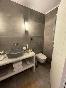 Koupelna v ubytování Anemi Vine Villas