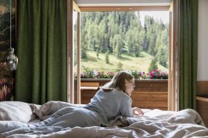 Una cama o camas en una habitación de Berggasthaus Höllensteinhütte 30 fotos más