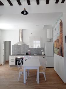 Kuchyňa alebo kuchynka v ubytovaní Planeta Cádiz Apartaments