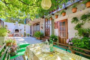 a patio with a table and some plants at Apartman Ana in Mali Lošinj