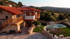 an image of a house with a swimming pool at Casa da Mãe - Izei in Chaves