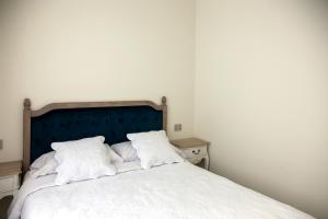 Łóżko lub łóżka w pokoju w obiekcie Apartamentos La Quinta