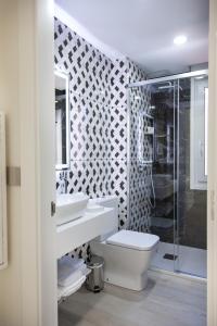 Łazienka w obiekcie Apartamentos La Quinta