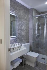 Łazienka w obiekcie Apartamentos La Quinta