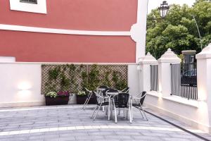 Zdjęcie z galerii obiektu Apartamentos La Quinta w mieście Burgos