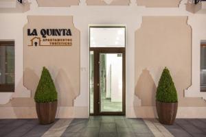 Certyfikat, podpis lub inny dokument wystawiony w obiekcie Apartamentos La Quinta
