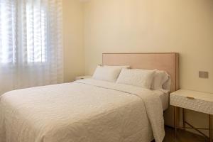 Łóżko lub łóżka w pokoju w obiekcie Apartamentos La Quinta