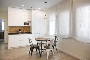 Kuchnia lub aneks kuchenny w obiekcie Apartamentos La Quinta