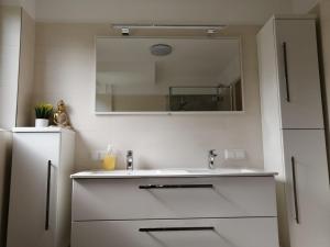 Bilik mandi di Apartment Hörmann