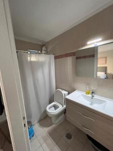 Bilik mandi di Hersonissos centre small apartment
