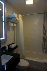 Et badeværelse på Umbrella Hotel Bronx