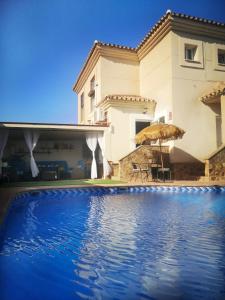 Basen w obiekcie Luxury Sunny Villa lub w pobliżu