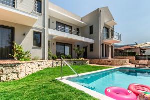 Bazén v ubytovaní MARIVAL Luxury Living - Adults Only alebo v jeho blízkosti