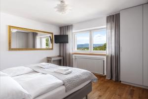 Posteľ alebo postele v izbe v ubytovaní Apartament z Widokiem