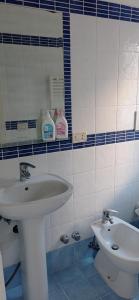 Um banheiro em Casetta Mandarino