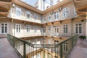 Балкон или тераса в Leda's Apartment Next to the Danube and Fashion Street