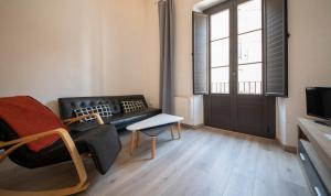 Televízia a/alebo spoločenská miestnosť v ubytovaní TarracoHomes, TH157 Estudio Contemporáneo Sedassos
